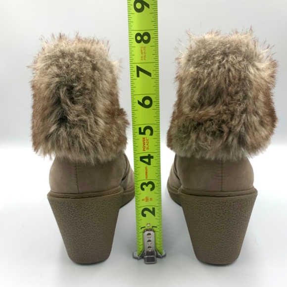 Women’s tan/ beige faux fur trim buckle zippered closure wedge ankle boot boho - Picture 9 of 11